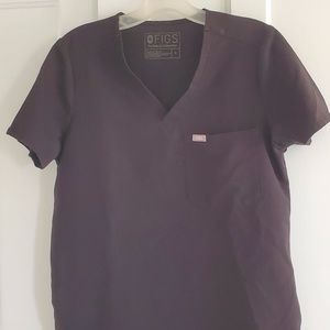 Catarina one-pocket scrub top